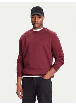 Tommy Jeans Bluza DM0DM20741 Bordowy Regular Fit ze sklepu MODIVO w kategorii Bluzy męskie - zdjęcie 186186791
