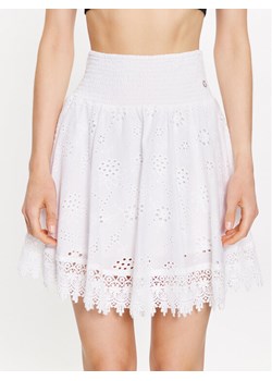 Guess Spódnica mini Peggy W3GD0I WFG40 Biały Regular Fit ze sklepu MODIVO w kategorii Spódnice - zdjęcie 186186803