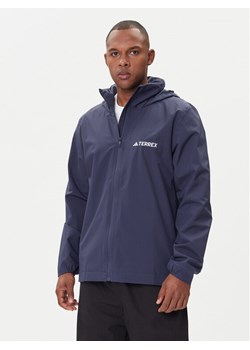 adidas Kurtka przeciwdeszczowa Multi Essentials 2L Rain JY0477 Granatowy Regular Fit - id: 0000305302939 - marki adidas - 186186812 adidas Kurtka przeciwdeszczowa Multi Essentials 2L Rain JY0477 Granatowy Regular Fit ze sklepu MODIVO w kategorii Kurtki męskie - zdjęcie 186186812