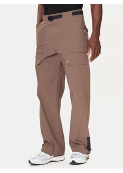 adidas Spodnie materiałowe Premium Essentials Archive Utility JW1082 Brązowy Loose Fit ze sklepu MODIVO w kategorii Spodnie męskie - zdjęcie 186186822