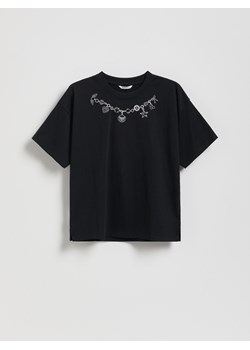 Reserved - T-shirt z nadrukiem - czarny - id: 477FT-99X - marki Reserved - 186189523 Reserved - T-shirt z nadrukiem - czarny ze sklepu Reserved w kategorii Bluzki dziewczęce - zdjęcie 186189523
