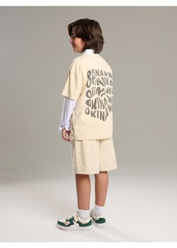 Sinsay - Koszulka oversize z nadrukiem na plecach - kremowy ze sklepu Sinsay w kategorii T-shirty chłopięce - zdjęcie 186191954