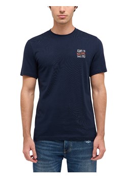 Męski T-Shirt Mustang Style Austin Dark Sapphire 1016267 4136 ze sklepu YouNeedit.pl w kategorii T-shirty męskie - zdjęcie 186196932