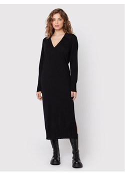 Liviana Conti Sukienka dzianinowa F2WA13 Czarny Regular Fit ze sklepu MODIVO w kategorii Sukienki - zdjęcie 186200431