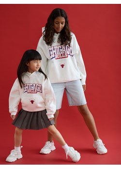 Reserved - Bluza Chicago Bulls NBA - złamana biel ze sklepu Reserved w kategorii Bluzy chłopięce - zdjęcie 186209314