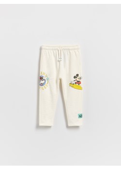Reserved - Spodnie Mickey Mouse - złamana biel ze sklepu Reserved w kategorii Spodnie chłopięce - zdjęcie 186212972