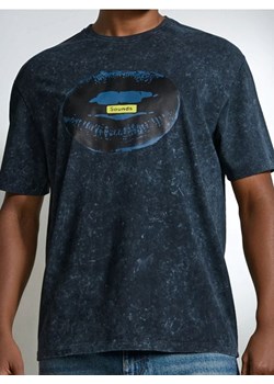 Sinsay - Koszulka comfort fit z nadrukiem i efektem sprania - czarny ze sklepu Sinsay w kategorii T-shirty męskie - zdjęcie 186215152