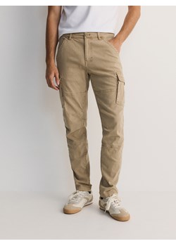 Reserved - Spodnie cargo slim fit - beżowy ze sklepu Reserved w kategorii Spodnie męskie - zdjęcie 186220262