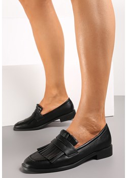 Czarne Mokasyny Ozdobione Frędzlami Przy Kwadratowym Nosku Passa ze sklepu born2be.pl w kategorii Mokasyny damskie - zdjęcie 186222961