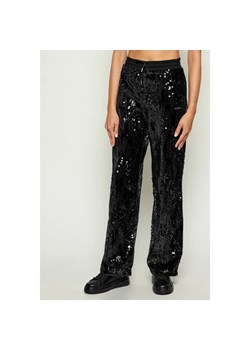 GUESS ACTIVE Spodnie | Relaxed fit ze sklepu Gomez Fashion Store w kategorii Spodnie damskie - zdjęcie 186229484