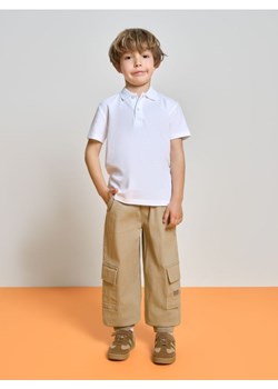 Sinsay - Jeansy jogger z kieszeniami cargo - beżowy - id: 919EM-80X - marki Sinsay - 186232724 Sinsay - Jeansy jogger z kieszeniami cargo - beżowy ze sklepu Sinsay w kategorii Spodnie chłopięce - zdjęcie 186232724