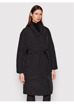 Calvin Klein Płaszcz zimowy K20K204158 Czarny Regular Fit - id: 0000300618707 - marki Calvin Klein - 186233271 Calvin Klein Płaszcz zimowy K20K204158 Czarny Regular Fit ze sklepu MODIVO w kategorii Kurtki damskie - zdjęcie 186233271
