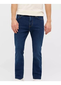 Męskie Spodnie Jeansowe Mustang Style Vegas Slim Denim Blue 1015856 5000 801 ze sklepu YouNeedit.pl w kategorii Jeansy męskie - zdjęcie 186244323