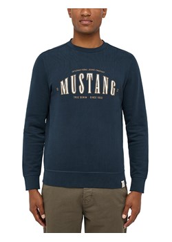 Męska bluza nierozpinana Mustang Style Ben Crewneck Carbon 1014505 4135 ze sklepu YouNeedit.pl w kategorii Bluzy męskie - zdjęcie 186244401