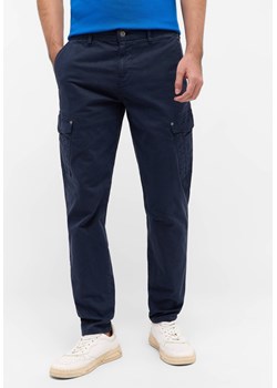 Męskie Spodnie Jeansowe Mustang Style Daytona Cargo Dark Sapphire 1016419 4136 ze sklepu YouNeedit.pl w kategorii Spodnie męskie - zdjęcie 186244542