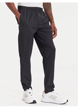Under Armour Spodnie dresowe Unstoppable 6003861 Czarny Loose Fit ze sklepu MODIVO w kategorii Spodnie męskie - zdjęcie 186247802