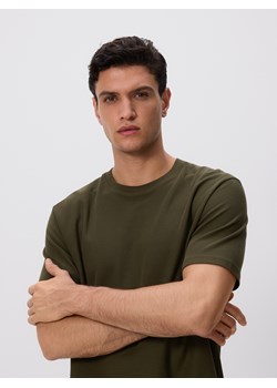 Reserved - Gładki t-shirt comfort fit - oliwkowy ze sklepu Reserved w kategorii T-shirty męskie - zdjęcie 186253951