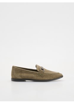 Reserved - Zamszowe loafersy z klamrą - zielony ze sklepu Reserved w kategorii Półbuty damskie - zdjęcie 186259381