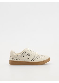 Reserved - Sneakersy z ozdobnymi ćwiekami - beżowy ze sklepu Reserved w kategorii Buty sportowe damskie - zdjęcie 186259531