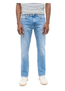 Męskie Spodnie Jeansowe Mustang Style Orlando Slim Denim Blue 1016314 5000 313 ze sklepu YouNeedit.pl w kategorii Jeansy męskie - zdjęcie 186266183