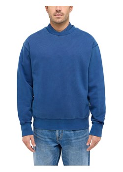 Męska Bluza Nierozpinana Mustang Style Auburn Navy Peony 1016261 5445 ze sklepu YouNeedit.pl w kategorii Bluzy męskie - zdjęcie 186266193
