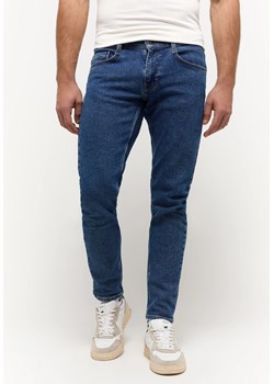 Męskie Spodnie Jeansowe Mustang Style Oregon Slim Denim Blue 1014863 5000 700 ze sklepu YouNeedit.pl w kategorii Jeansy męskie - zdjęcie 186266290