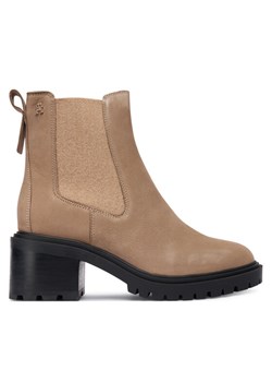 Botki Tommy Hilfiger Th Nubuck Chelsea Cleated Heel FW0FW09158 Beżowy ze sklepu eobuwie.pl w kategorii Botki - zdjęcie 186266793