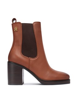 Botki Tommy Hilfiger Square Toe Chelsea High Block Hl FW0FW08844 Brązowy ze sklepu eobuwie.pl w kategorii Botki - zdjęcie 186266823