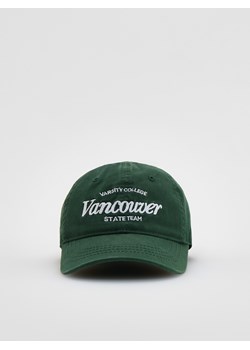 Reserved - Bawełniana czapka z daszkiem - ciemnozielony ze sklepu Reserved w kategorii Koszule chłopięce - zdjęcie 186285884