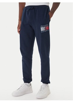 Tommy Jeans Spodnie dresowe DM0DM22094 Granatowy Relaxed Fit - id: 0000305361509 - marki Tommy Jeans - 186290921 Tommy Jeans Spodnie dresowe DM0DM22094 Granatowy Relaxed Fit ze sklepu MODIVO w kategorii Spodnie męskie - zdjęcie 186290921