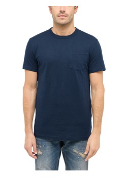 Męski T-Shirt Mustang Style Amado Dark Sapphire 1016276 4136 ze sklepu YouNeedit.pl w kategorii T-shirty męskie - zdjęcie 186293333