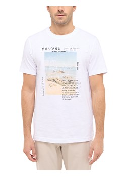 Męski T-Shirt Mustang Style Austin Bright White 1016282 2007 ze sklepu YouNeedit.pl w kategorii T-shirty męskie - zdjęcie 186293404