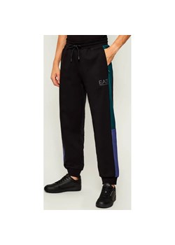 EA7 Spodnie dresowe | Regular Fit ze sklepu Gomez Fashion Store w kategorii Spodnie męskie - zdjęcie 186301891