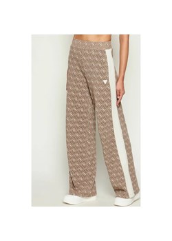 GUESS ACTIVE Spodnie dresowe 4G RHOMBUS | Loose fit ze sklepu Gomez Fashion Store w kategorii Spodnie damskie - zdjęcie 186307610