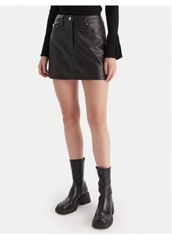 Calvin Klein Jeans Spódnica z imitacji skóry LV044D622G Czarny Regular Fit ze sklepu MODIVO w kategorii Spódnice - zdjęcie 186323333