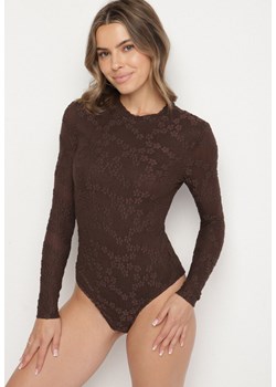 Brązowe Kopertowe Body z Długim Rękawem Zdobione Wzorem w Kwiaty Zennesa - id: 400450 - marki born2be - 186340234 Brązowe Kopertowe Body z Długim Rękawem Zdobione Wzorem w Kwiaty Zennesa ze sklepu born2be.pl w kategorii Body damskie - zdjęcie 186340234