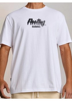 Sinsay - Bawełniana koszulka comfort fit z nadrukiem w motyle - biały ze sklepu Sinsay w kategorii T-shirty męskie - zdjęcie 186344220