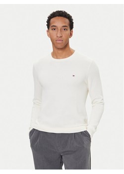 Tommy Hilfiger Sweter Essential MW0MW36347 Écru Regular Fit ze sklepu MODIVO w kategorii Swetry męskie - zdjęcie 186379094