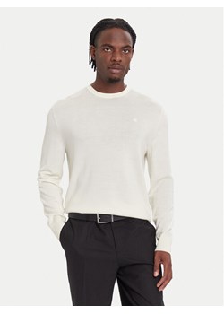 Calvin Klein Sweter LV04LB305G Écru Regular Fit ze sklepu MODIVO w kategorii Swetry męskie - zdjęcie 186379114