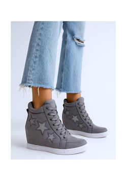 Szare sneakersy na niskim koturnie /A3-2 8010 T393/ ze sklepu Pantofelek24.pl w kategorii Botki - zdjęcie 186383671