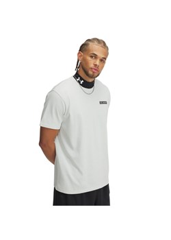 Męski t-shirt z nadrukiem Under Armour UA HW Armour Label SS - zielona ze sklepu Sportstylestory.com w kategorii T-shirty męskie - zdjęcie 186385883