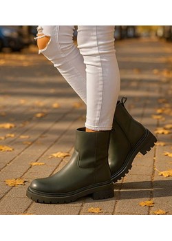 Zielone botki damskie na płaskim obcasie /F8-1 18263 W187 +H2/ ze sklepu Pantofelek24.pl w kategorii Botki - zdjęcie 186386650