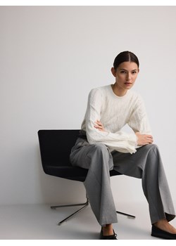 Reserved - Luźne spodnie z zakładkami - jasnoszary ze sklepu Reserved w kategorii Spodnie damskie - zdjęcie 186390472