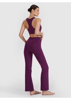 Damskie legginsy do jogi z rozszerzanymi nogawkami 4F 4FWSS25TFTIF324 - fioletowe ze sklepu Sportstylestory.com w kategorii Spodnie damskie - zdjęcie 186395643