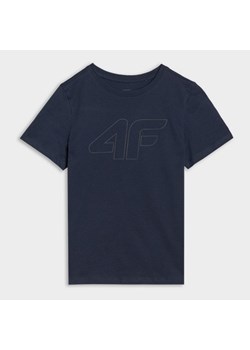 Chłopięcy t-shirt z nadrukiem 4F 4FJWSS25TTSHM2179 - granatowy ze sklepu Sportstylestory.com w kategorii T-shirty chłopięce - zdjęcie 186395691