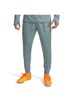 Męskie spodnie treningowe Under Armour UA M Challenger Training Pnt - zielone ze sklepu Sportstylestory.com w kategorii Spodnie męskie - zdjęcie 186395702
