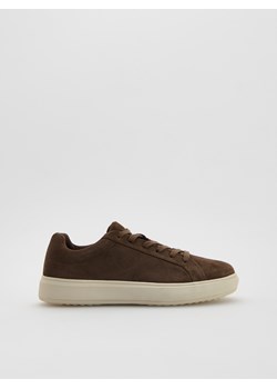 Reserved - Zamszowe sneakersy - brązowy ze sklepu Reserved w kategorii Trampki męskie - zdjęcie 186406033