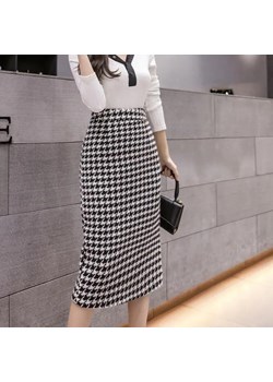 Ołówkowa spódnica midi w pepitkę - Czarny S - id: 9431038624073 - marki Intimica - 186421392 Ołówkowa spódnica midi w pepitkę - Czarny S ze sklepu Intimica.pl w kategorii Spódnice - zdjęcie 186421392