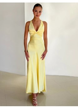 Wiązana satynowa sukienka maxi - Żółty S - id: 9407896650057 - marki Intimica - 186425384 Wiązana satynowa sukienka maxi - Żółty S ze sklepu Intimica.pl w kategorii Sukienki - zdjęcie 186425384