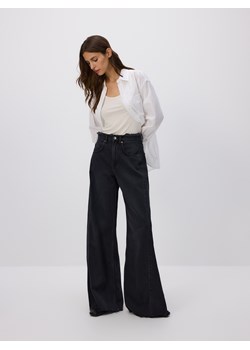 Reserved - Jeansy wide leg z rozdarciami - czarny - id: 766FZ-99J - marki Reserved - 186431442 Reserved - Jeansy wide leg z rozdarciami - czarny ze sklepu Reserved w kategorii Jeansy damskie - zdjęcie 186431442